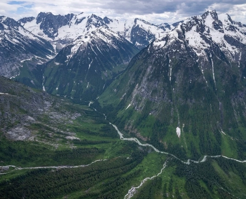 A photo of the Incomappleux Valley, east of Revelstoke.